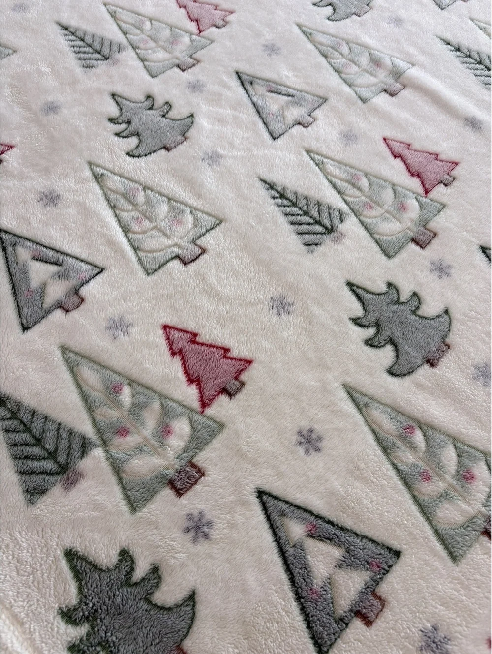 Mainstays Winter Trees Plush Throw Blanket 50x60 Soft Christmas Holiday Fleece